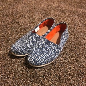 Brand new Toms size 7